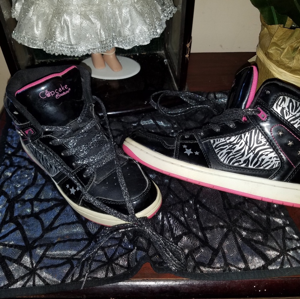 Girls sneakers